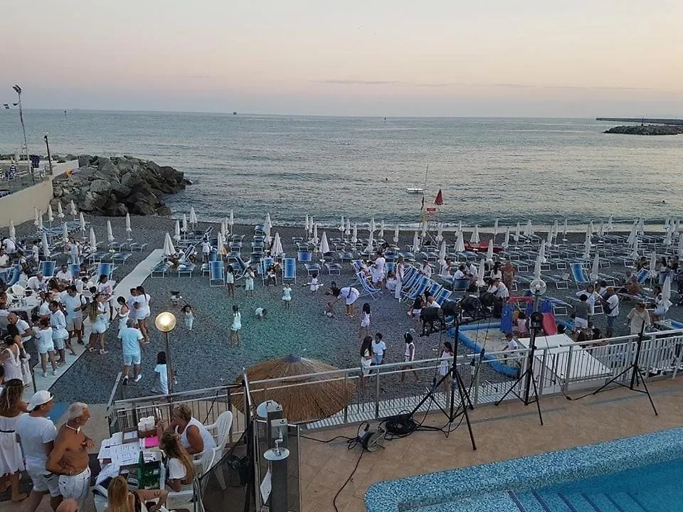 Casa Vicino Alla Spiaggia 6 Genoa Apartment